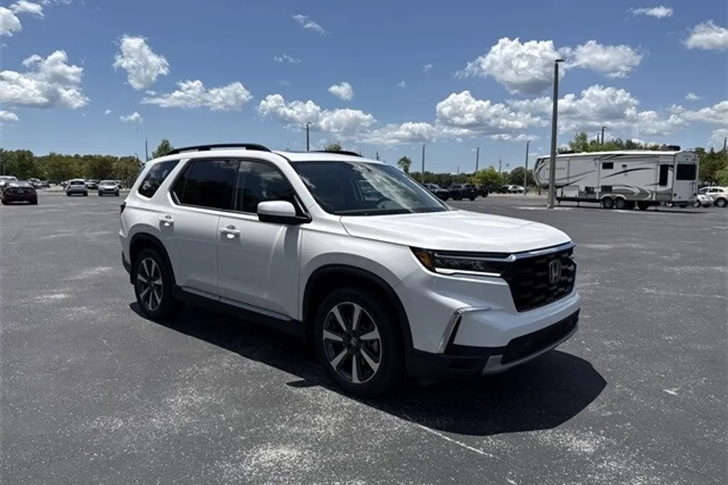 2025 Honda Pilot Touring photo 1