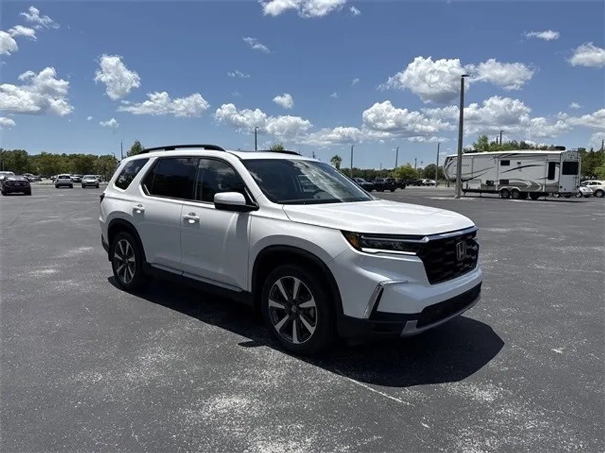 2025 Honda Pilot Touring photo 1
