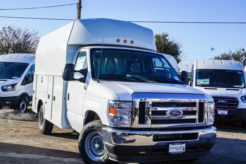 2025 Ford E-350 Base photo 1