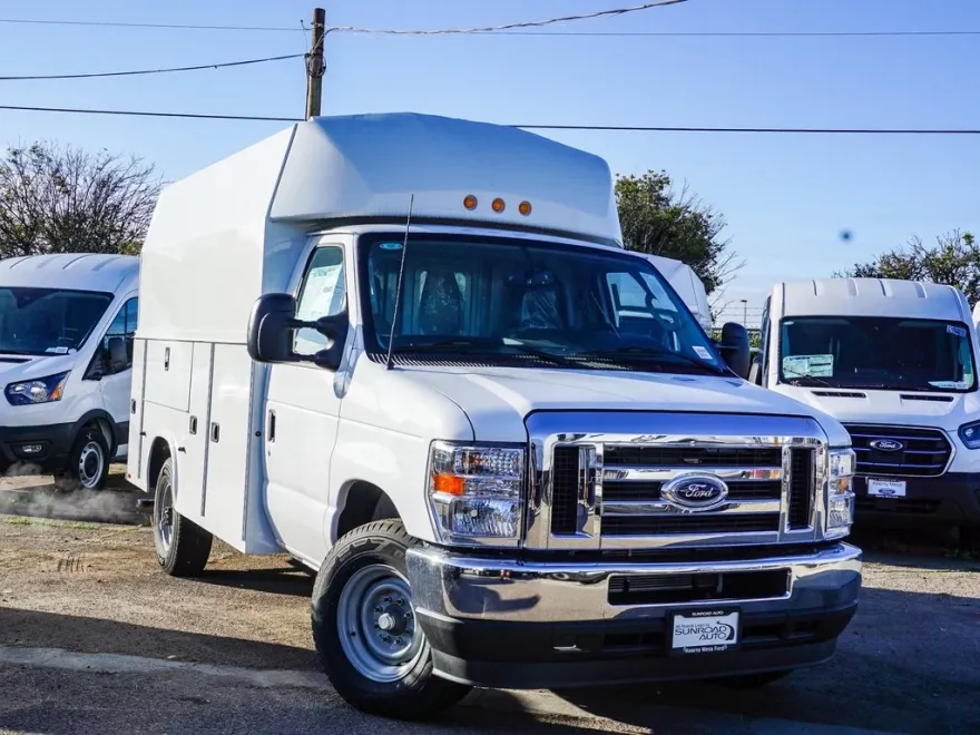 2025 Ford E-350 Base photo 1