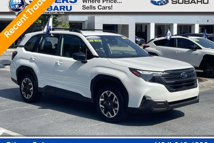 2025 Subaru Forester Base photo 1