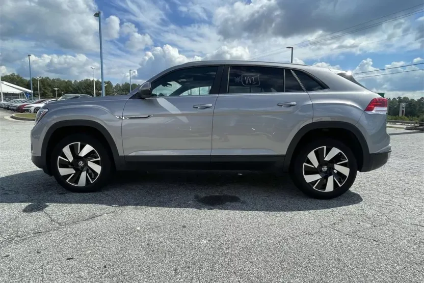 2024 Volkswagen Atlas Cross Sport SE Technology photo 1