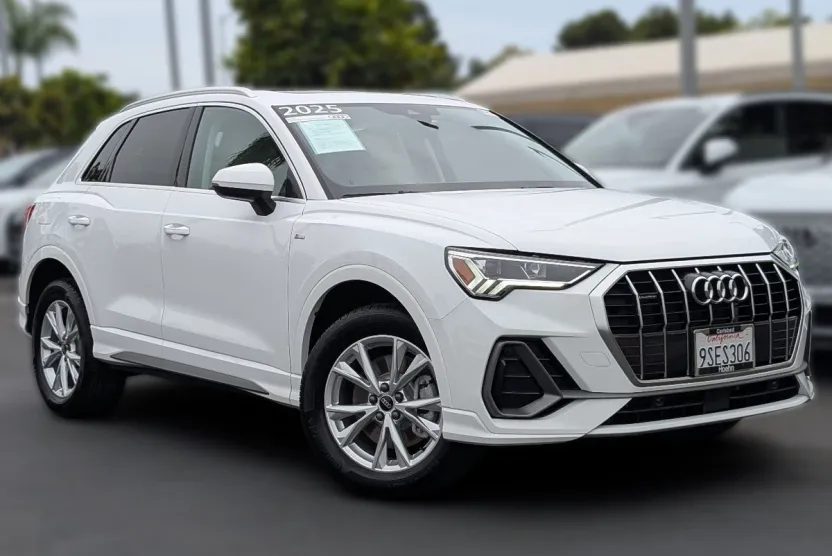 2025 Audi Q3 S line Premium photo 1