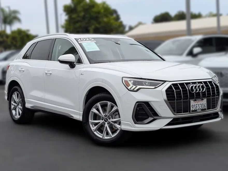 2025 Audi Q3 S line Premium photo 1