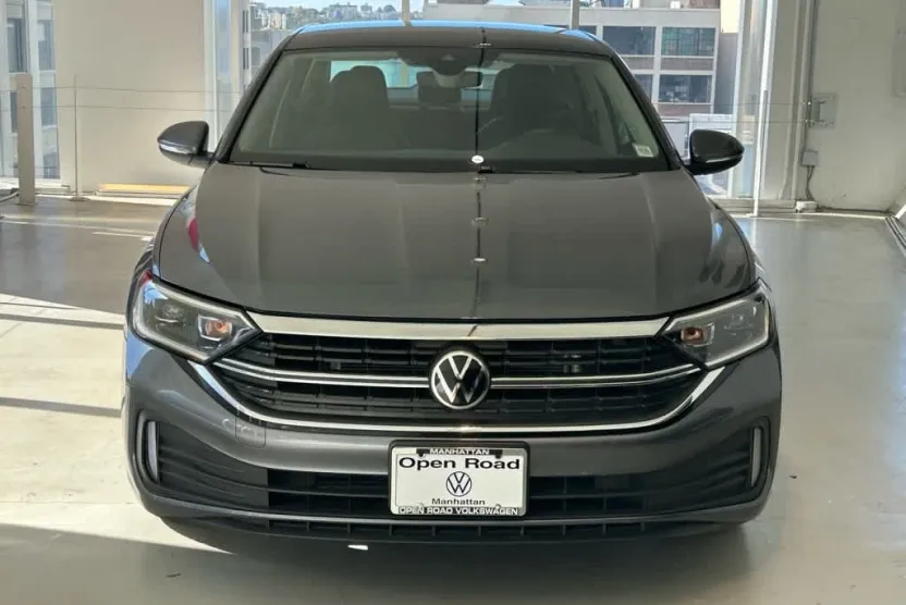 2022 Volkswagen Jetta SEL photo 1