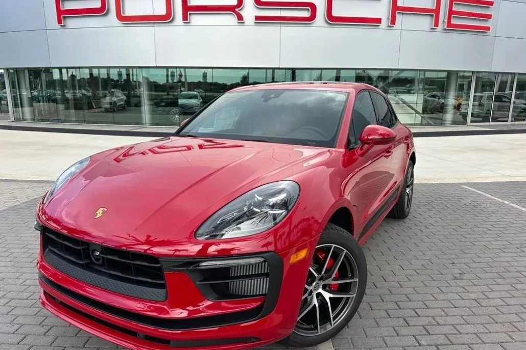 2025 Porsche Macan S photo 1