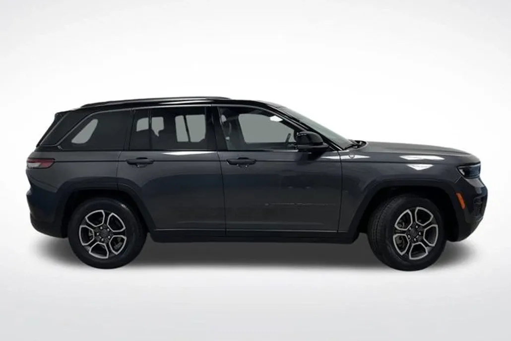 2022 Jeep Grand Cherokee Trailhawk photo 1