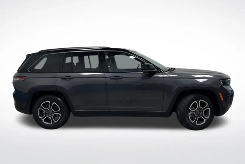 2022 Jeep Grand Cherokee Trailhawk photo 1