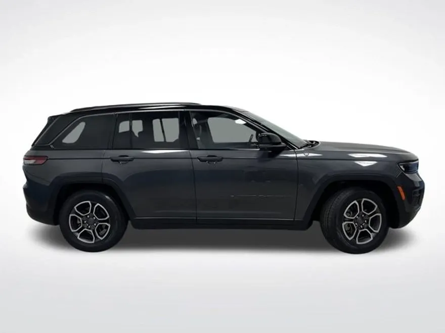 2022 Jeep Grand Cherokee Trailhawk photo 1