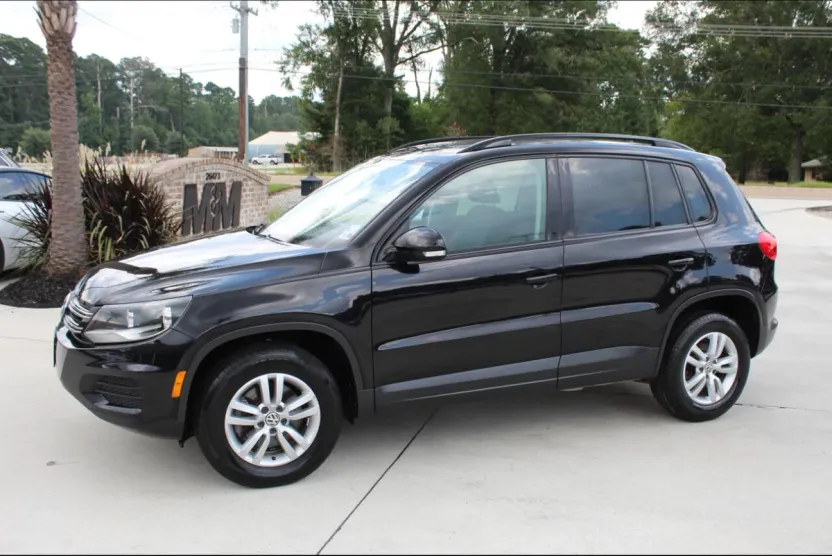 2016 Volkswagen Tiguan SE photo 1