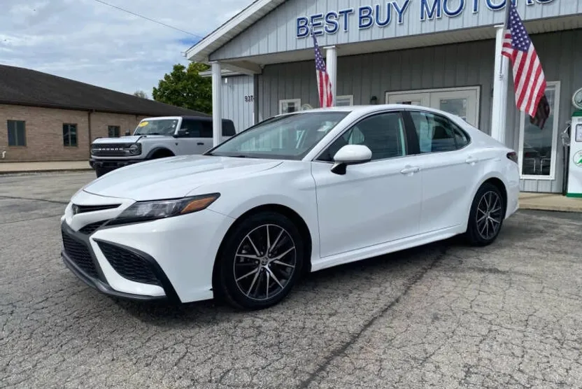 2021 Toyota Camry SE photo 1
