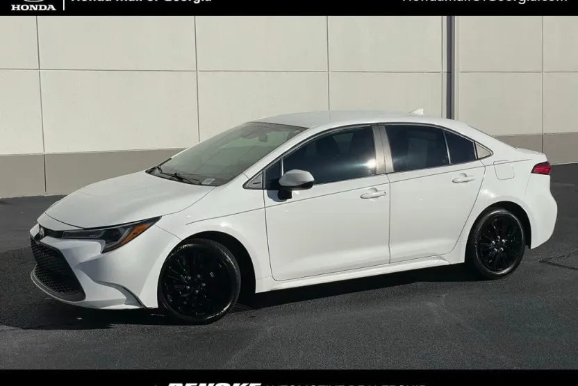 2022 Toyota Corolla LE photo 1