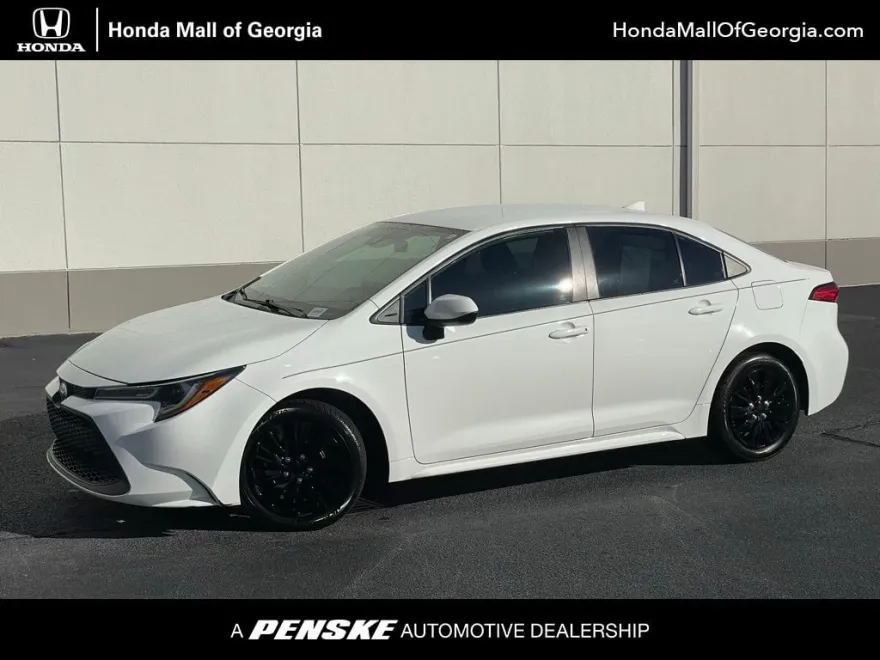 2022 Toyota Corolla LE photo 1