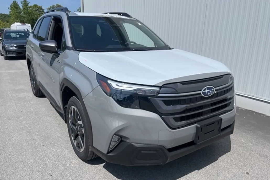 2025 Subaru Forester Premium photo 1