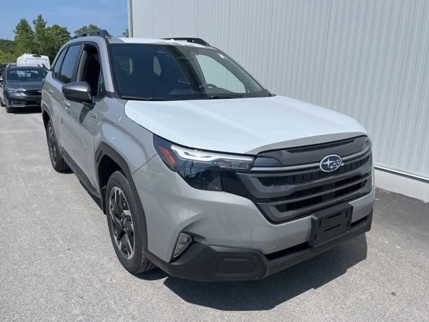 2025 Subaru Forester Premium photo 1