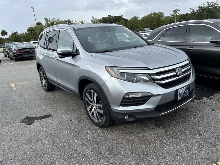 2018 Honda Pilot Touring photo 1