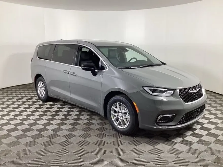 2025 Chrysler Pacifica photo 1