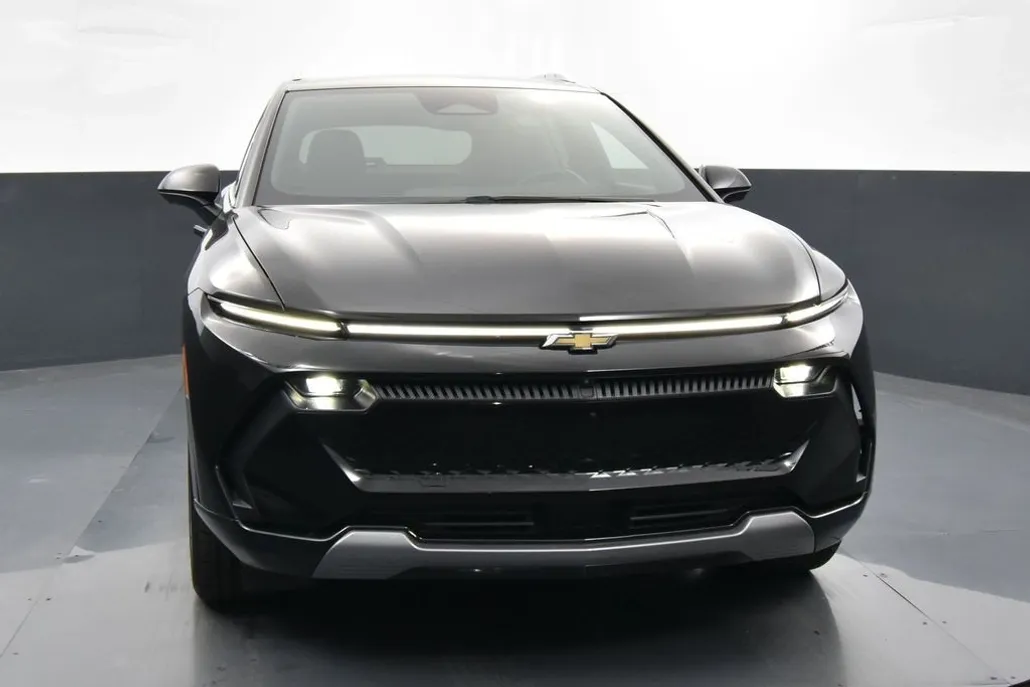 2024 Chevrolet Equinox EV 1LT photo 1