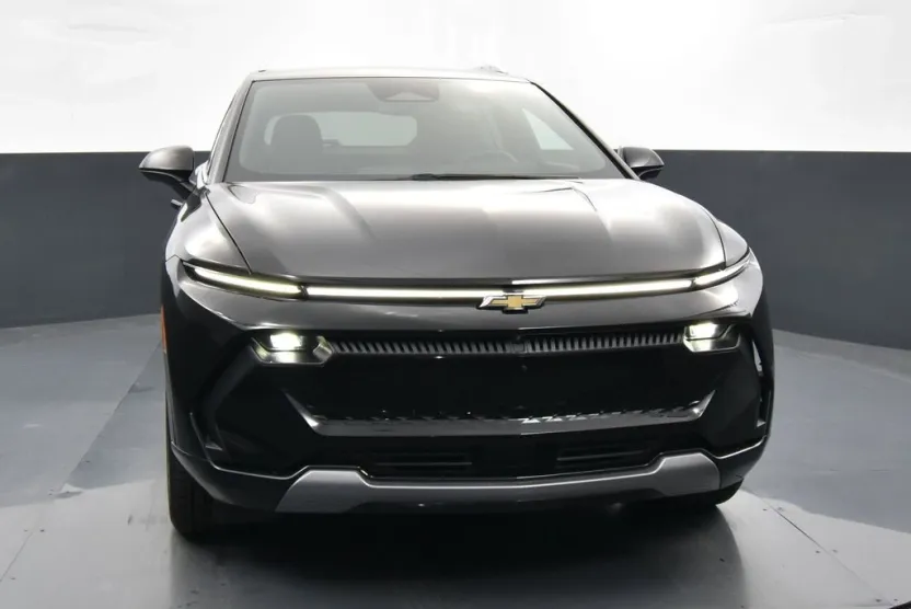 2024 Chevrolet Equinox EV 1LT photo 1