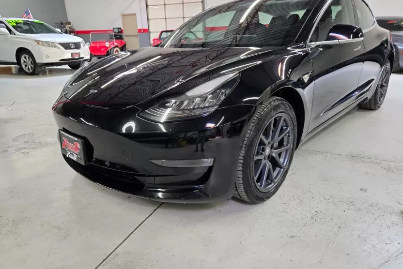 2018 Tesla Model 3 Mid Range photo 1