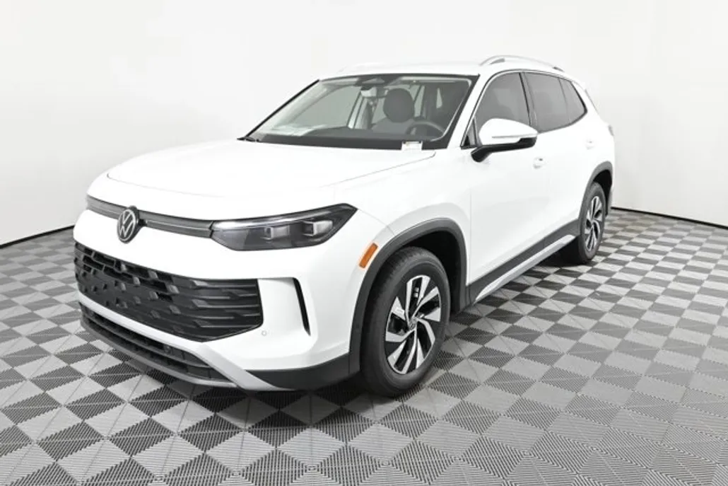 2025 Volkswagen Tiguan S photo 1