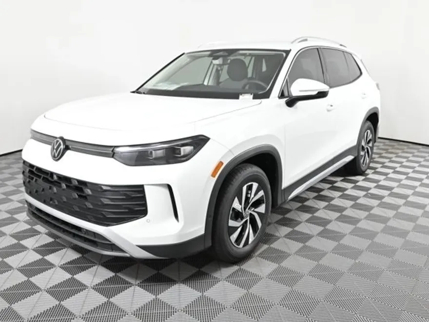 2025 Volkswagen Tiguan S photo 1
