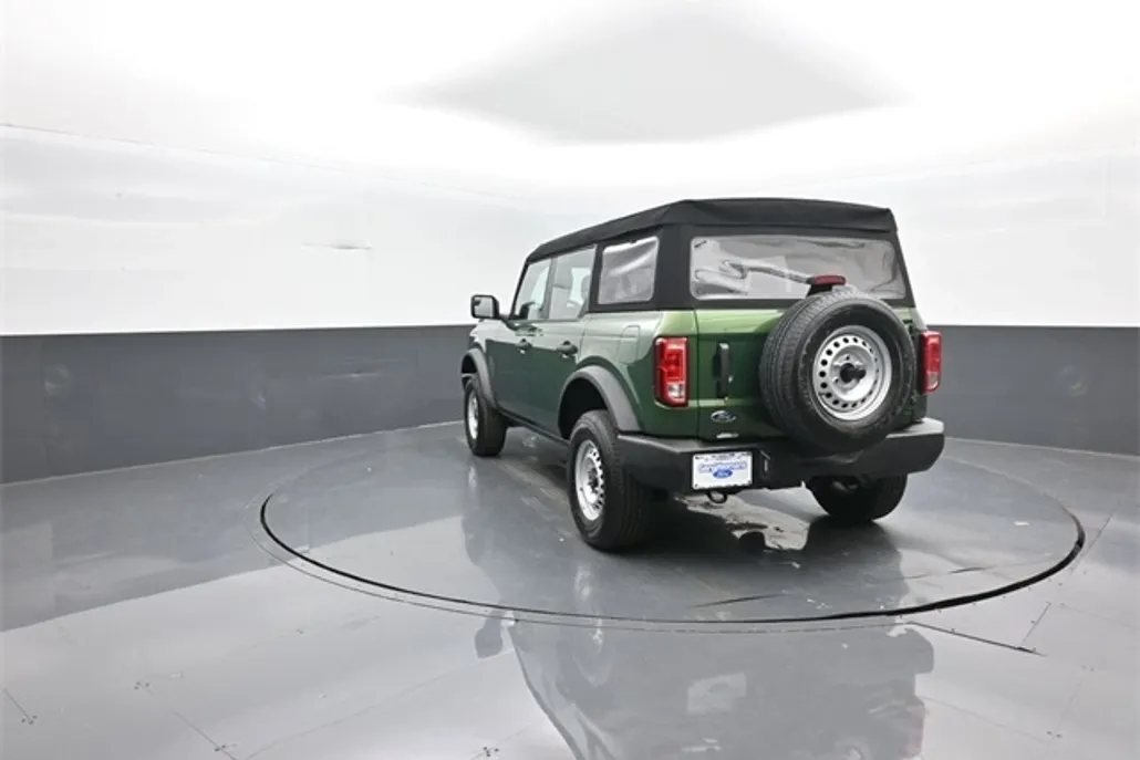 2025 Ford Bronco Base photo 1