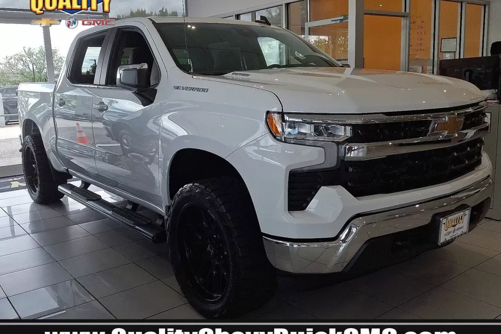 2025 Chevrolet Silverado 1500 LT photo 1