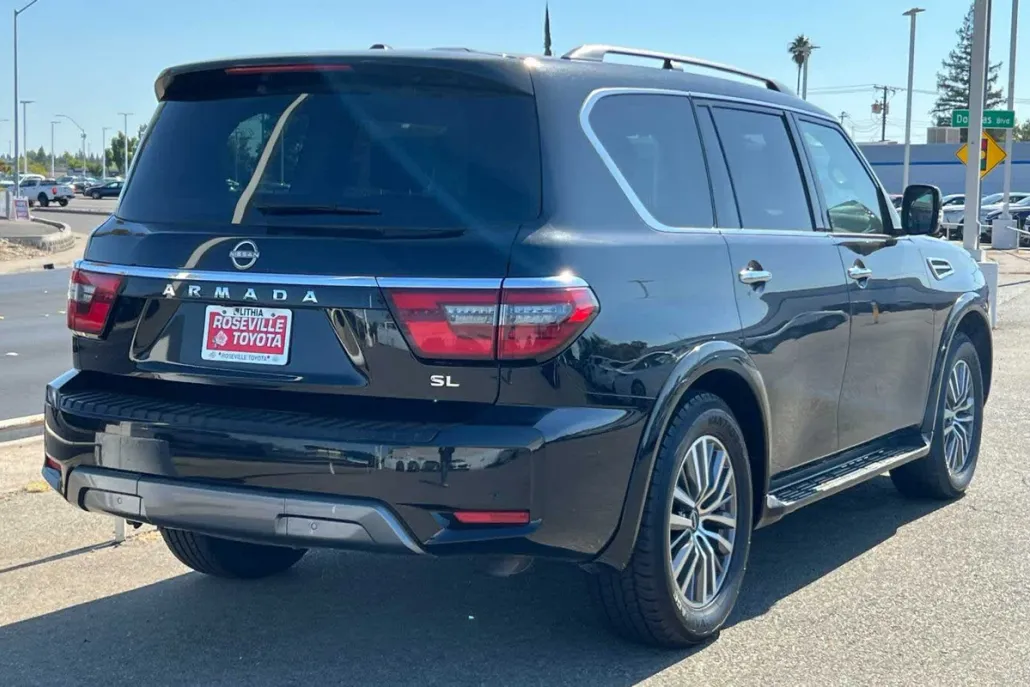 2023 Nissan Armada SL photo 1