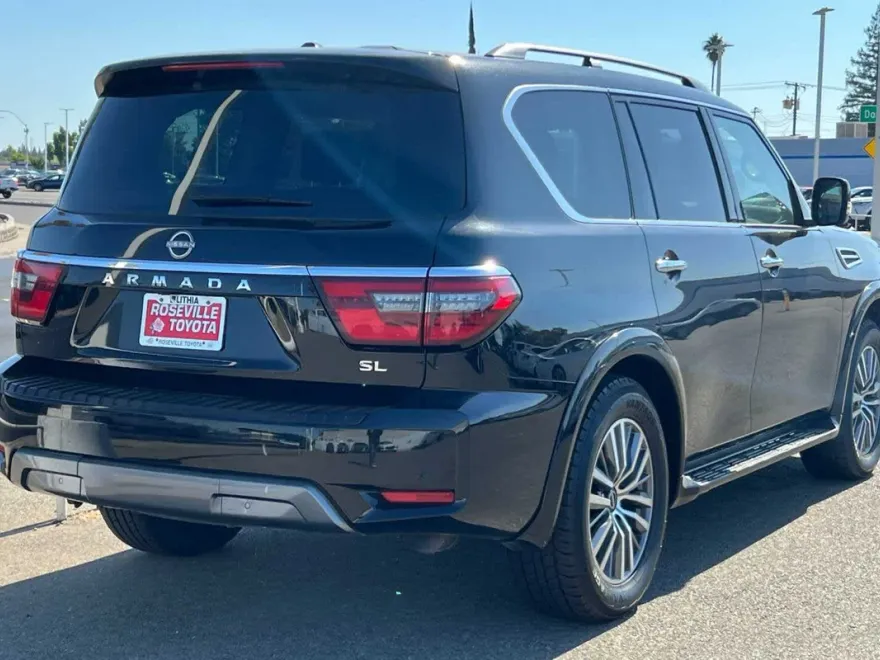 2023 Nissan Armada SL photo 1