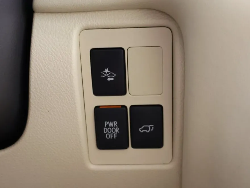 2017 Lexus LX 570 photo 51
