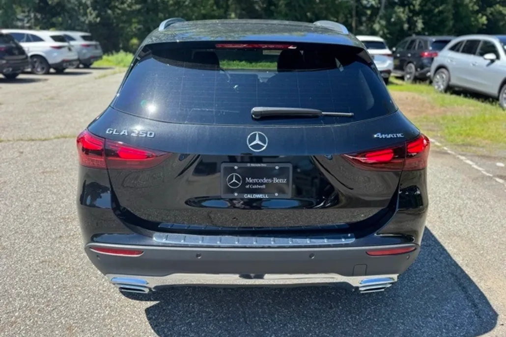 2026 Mercedes Benz GLA 250 4MATIC photo 1