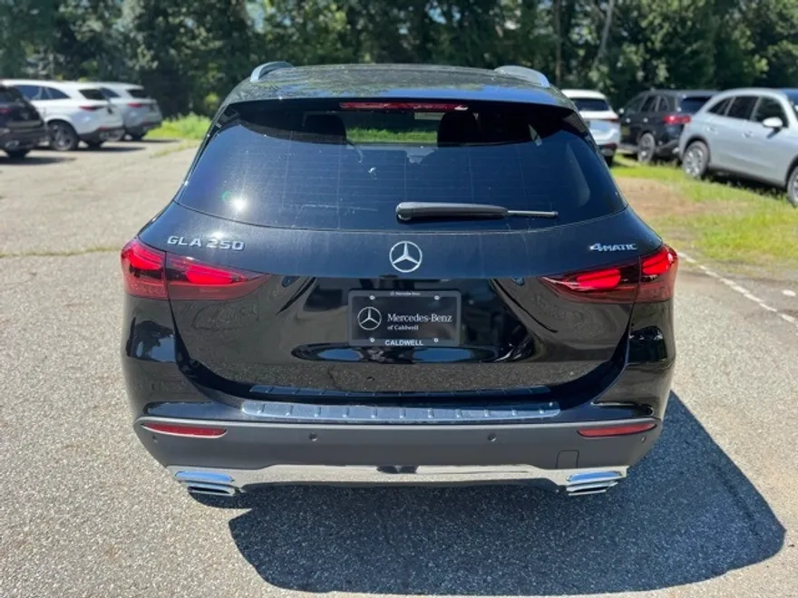 2026 Mercedes Benz GLA 250 4MATIC photo 1