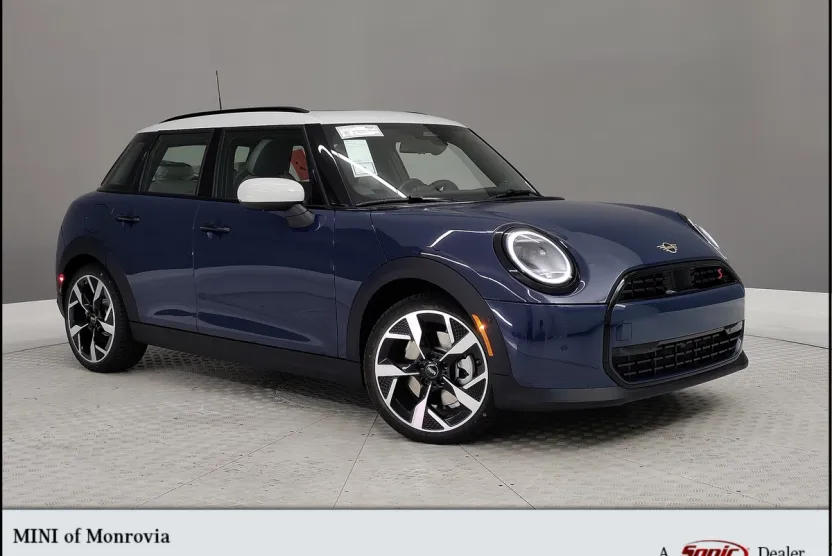2025 Mini Cooper 4 Door Hardtop Signature photo 1
