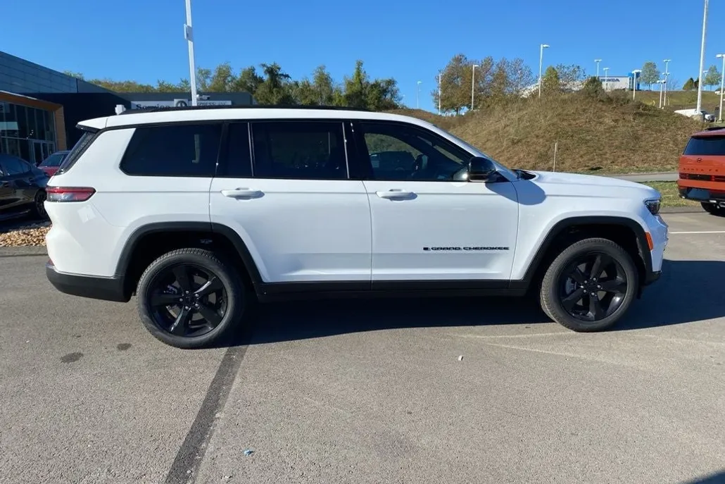 2025 Jeep Grand Cherokee Limited photo 1