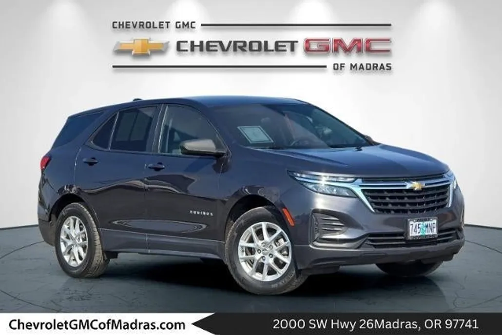 2022 Chevrolet Equinox LS photo 1