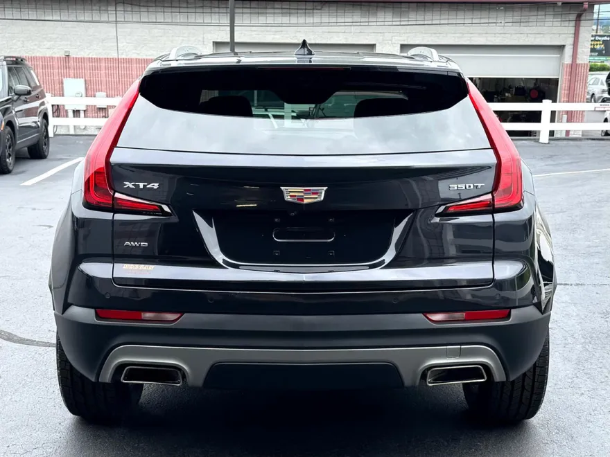 2022 Cadillac XT4 Premium Luxury photo 1