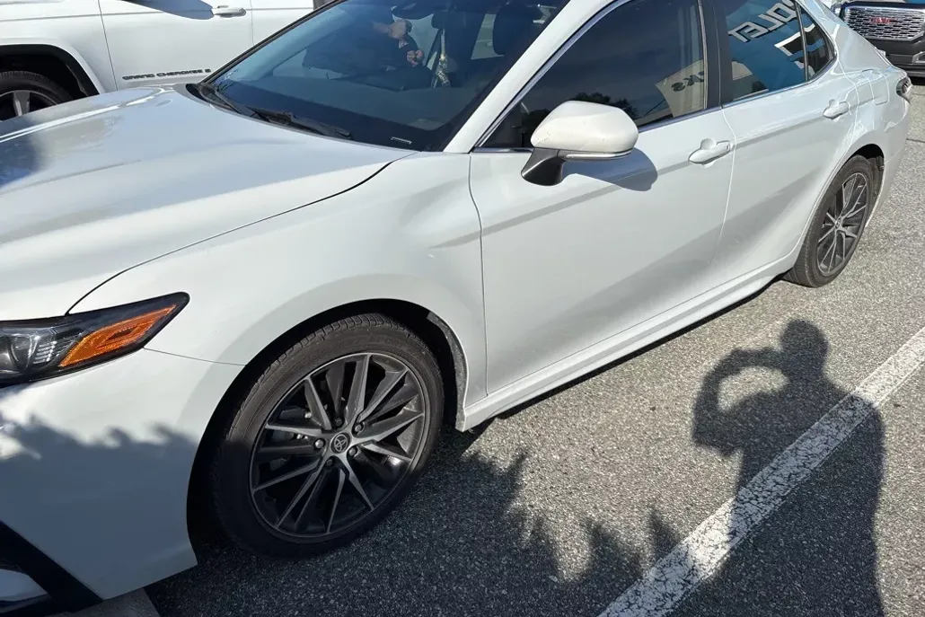 2024 Toyota Camry SE photo 1