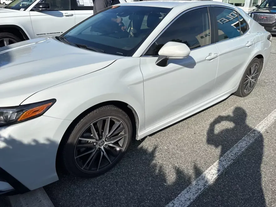 2024 Toyota Camry SE photo 1
