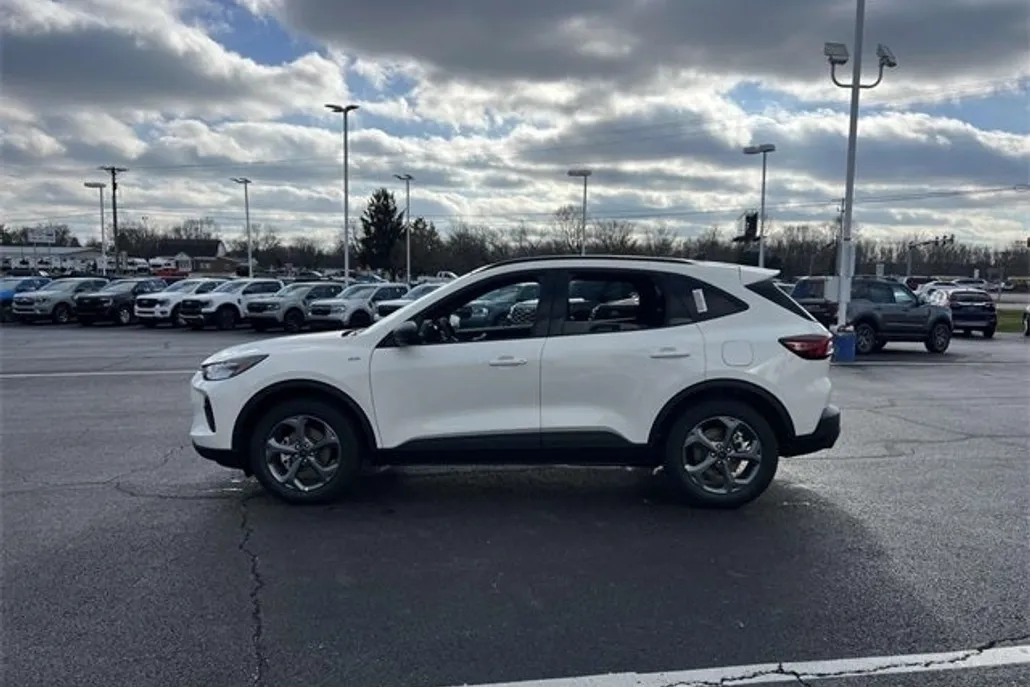 2025 Ford Escape Hybrid ST-Line photo 1