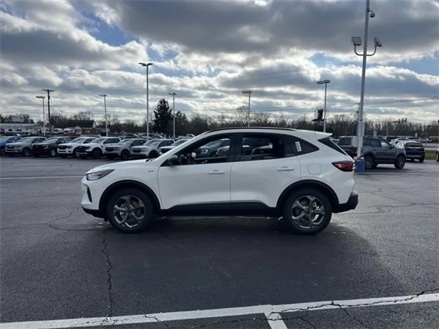 2025 Ford Escape Hybrid ST-Line photo 1