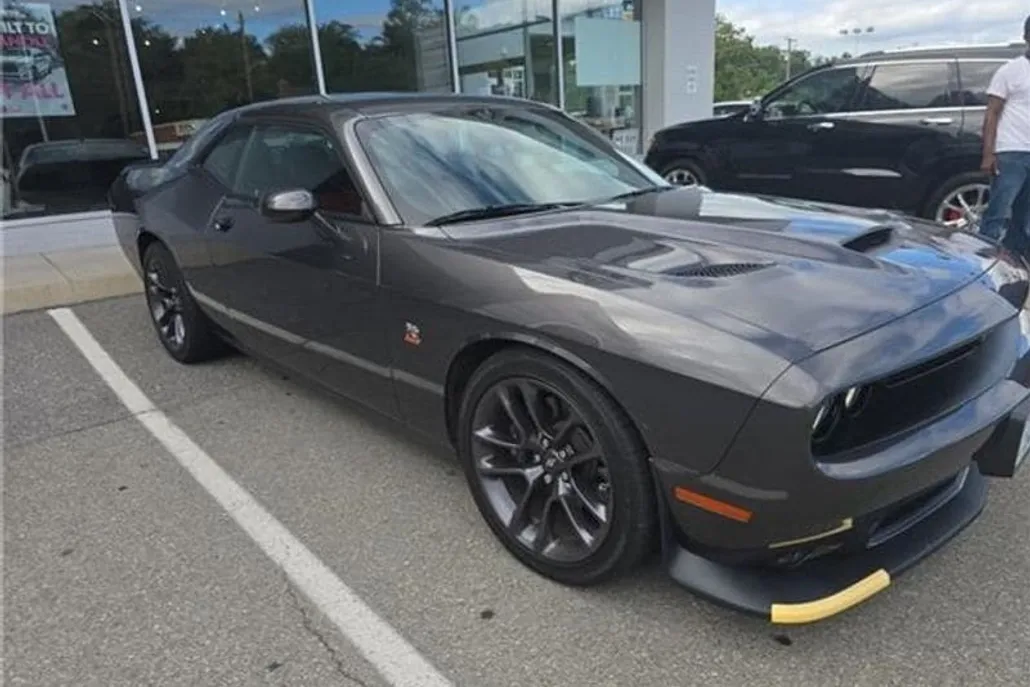 2023 Dodge Challenger R/T Scat Pack photo 1