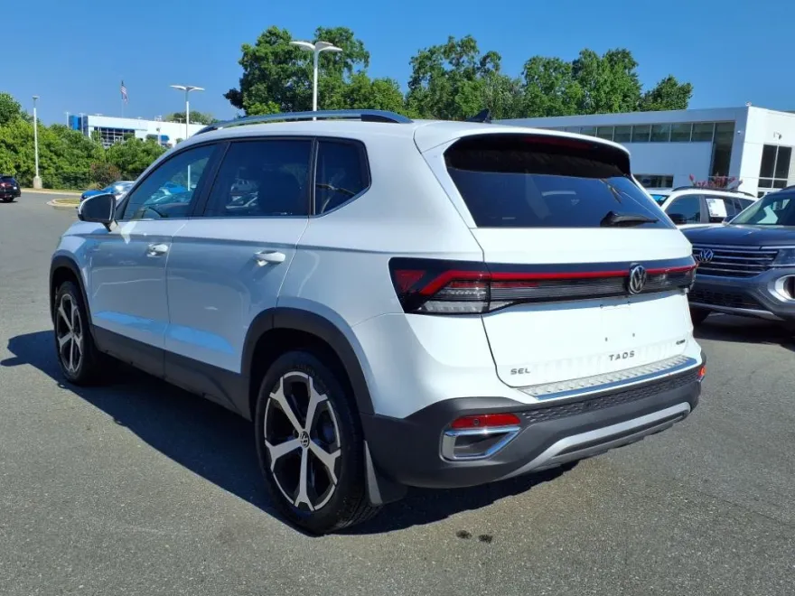2025 Volkswagen Taos SEL photo 1