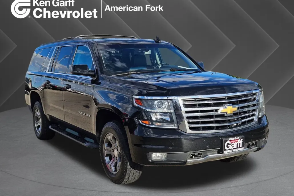 2019 Chevrolet Suburban LT photo 1