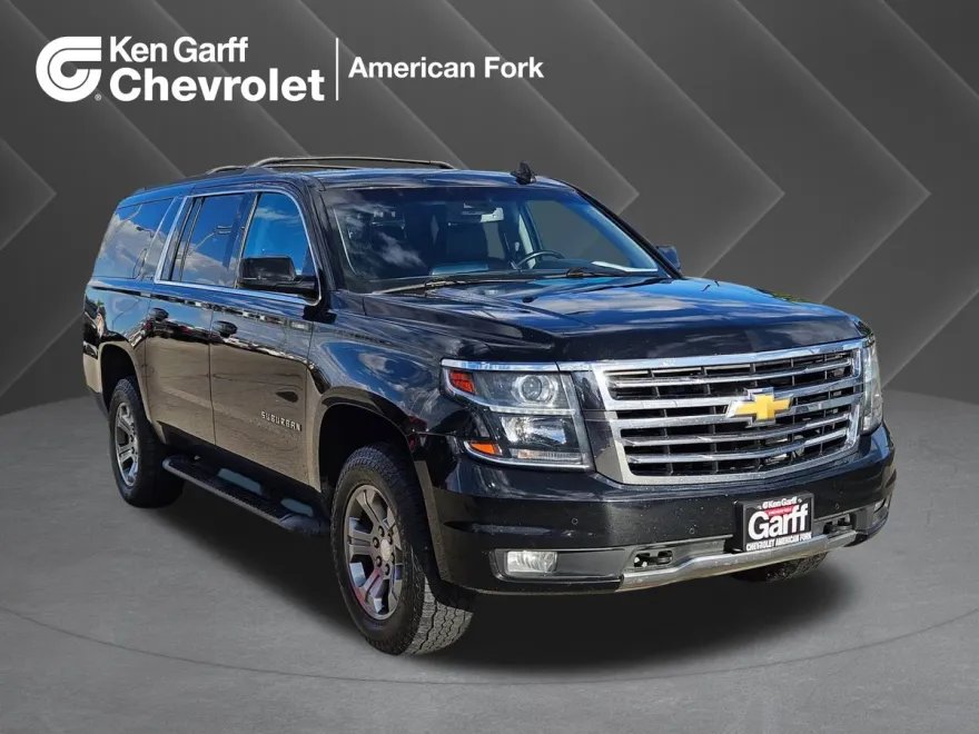 2019 Chevrolet Suburban LT photo 1