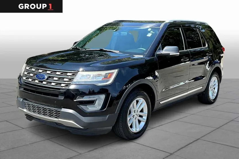 2017 Ford Explorer XLT photo 1