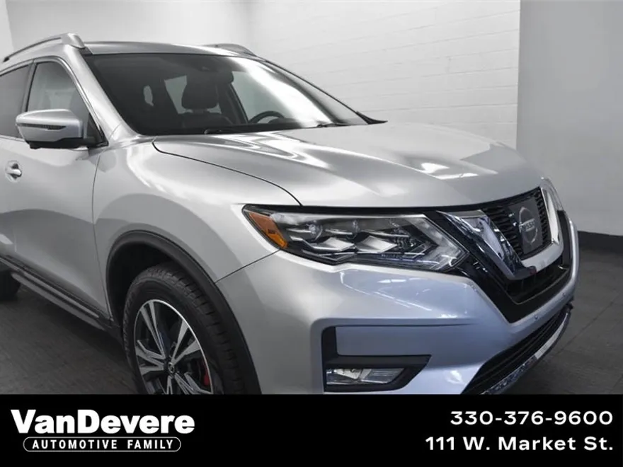 2017 Nissan Rogue SL photo 1