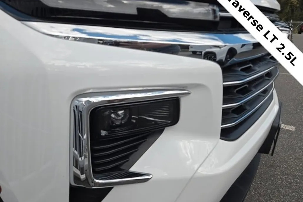 2025 Chevrolet Traverse photo 1