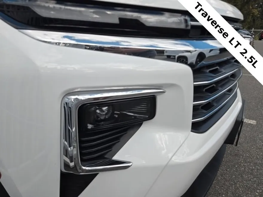 2025 Chevrolet Traverse photo 1