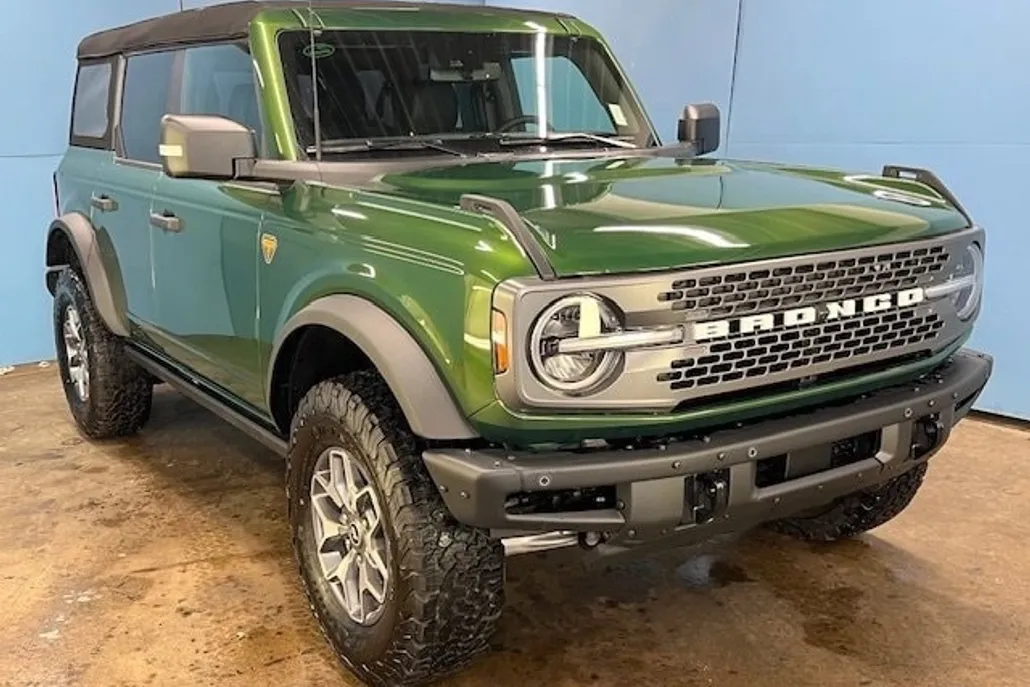 2024 Ford Bronco Badlands photo 1